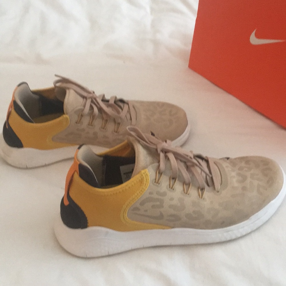 Nike Womans Free Leopard and yellow Size 8.5